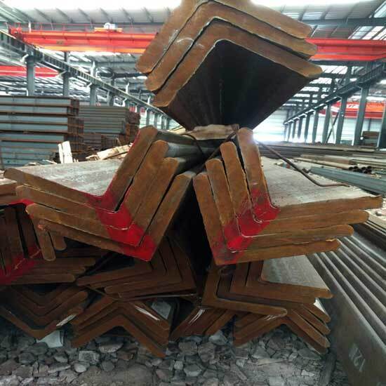 角鋼是兩側(cè)垂直成角形的長鋼 角鋼是兩側(cè)垂直成角形的長鋼